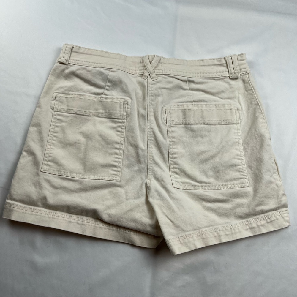 H & M - Women’s Shorts - Khaki - Above the Knee - Size 10 - Picture 3 of 12